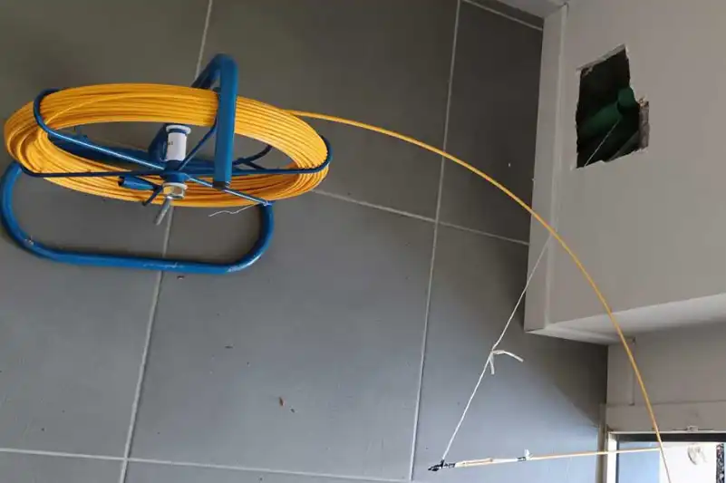 Aiguille et bobine pour tirage de fibre optique