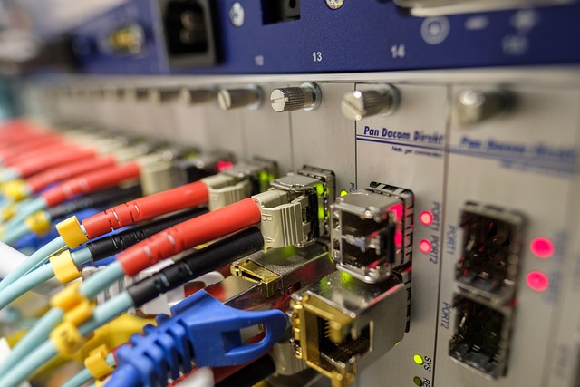 Baie de brassage fibre optique conforme aux normes